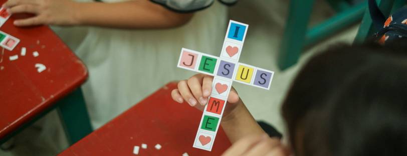 A child engaged in a cognitive game or test, representing IQ learning activities